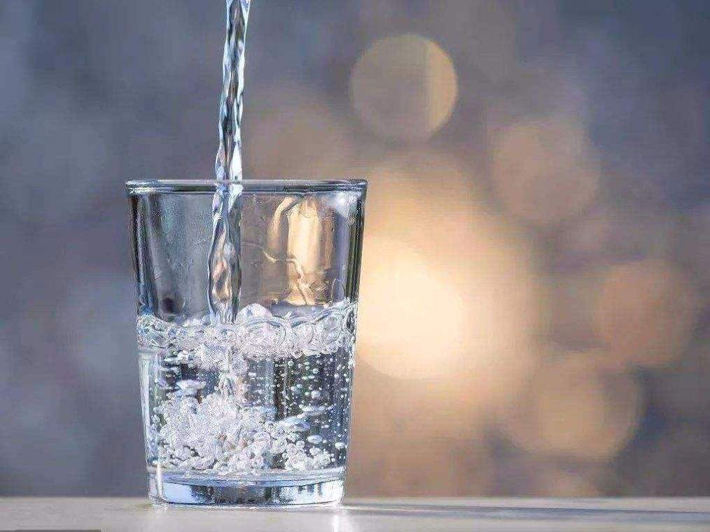 健身中补水你真的喝对了吗？喝水还是运动饮料？
